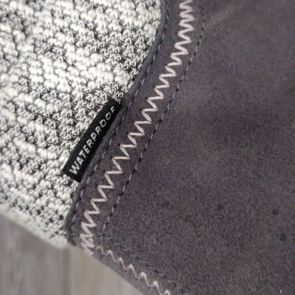 The North Face gray suede boots with soft purple accents. Size 6 - Picture 3 of 14